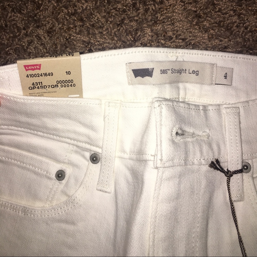 White Levi jeans